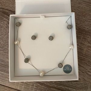 NWT! Pearl necklace and earring set.